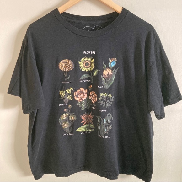 obsessive love Tops - OBSESSIVE LOVE flowers boho hippie printed black boxy graphic tee